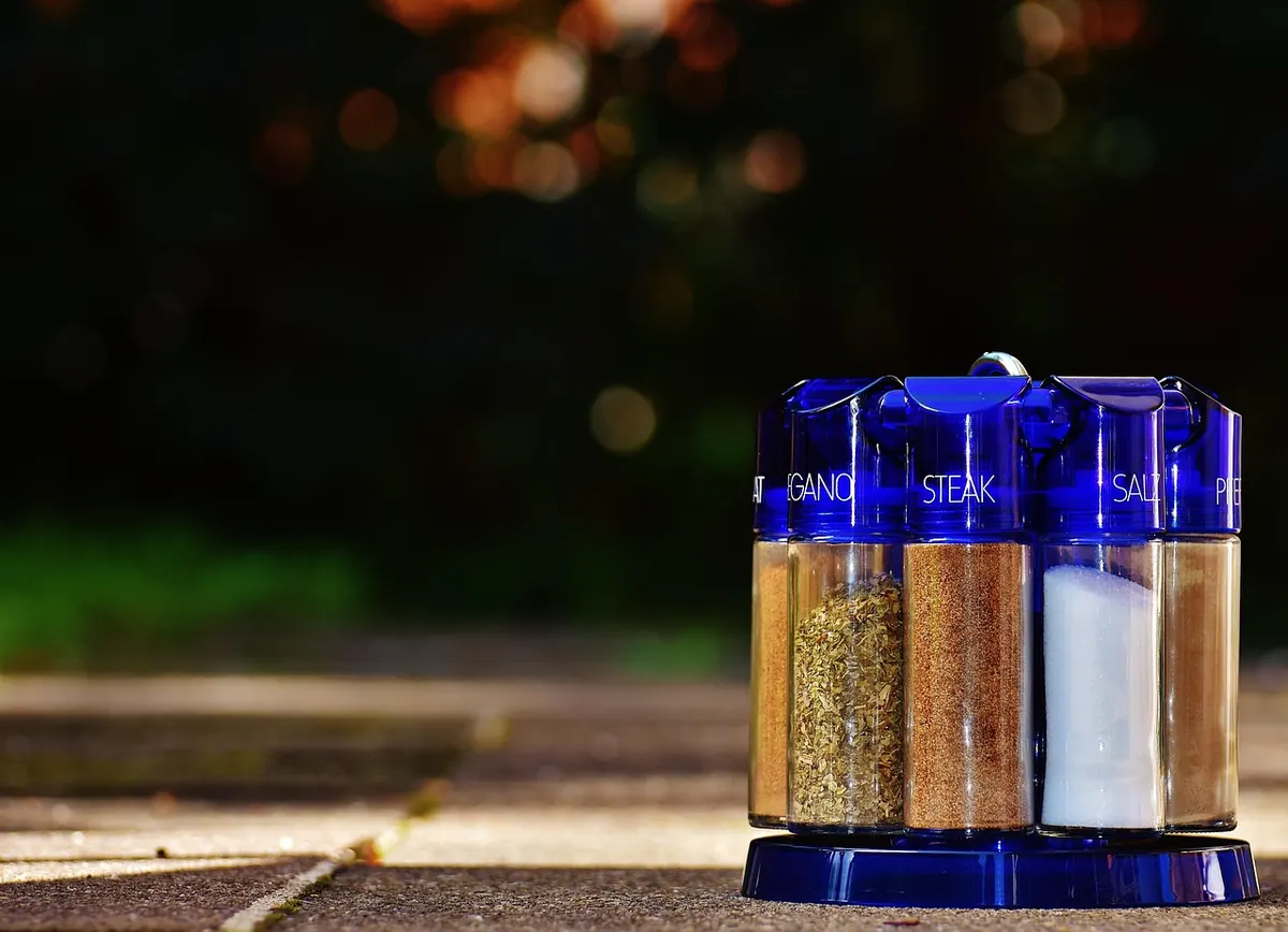 The Best Way to Store Spices in a Small UK Kitchen: Racks, Jars and Labels